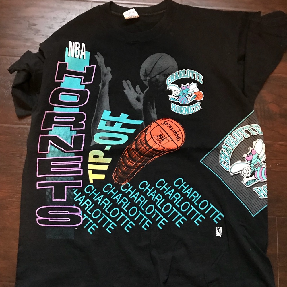 Authentic vintage Charlotte Hornets t-shirt